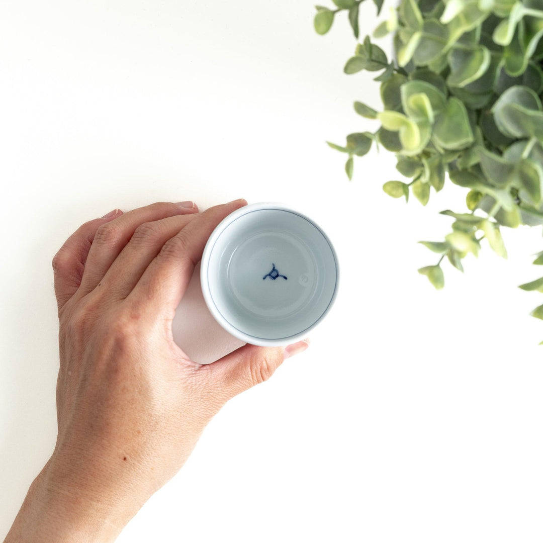 A condiment bowl featuring a geometric pattern of pine, bamboo, and plum, available in blue or red ink.