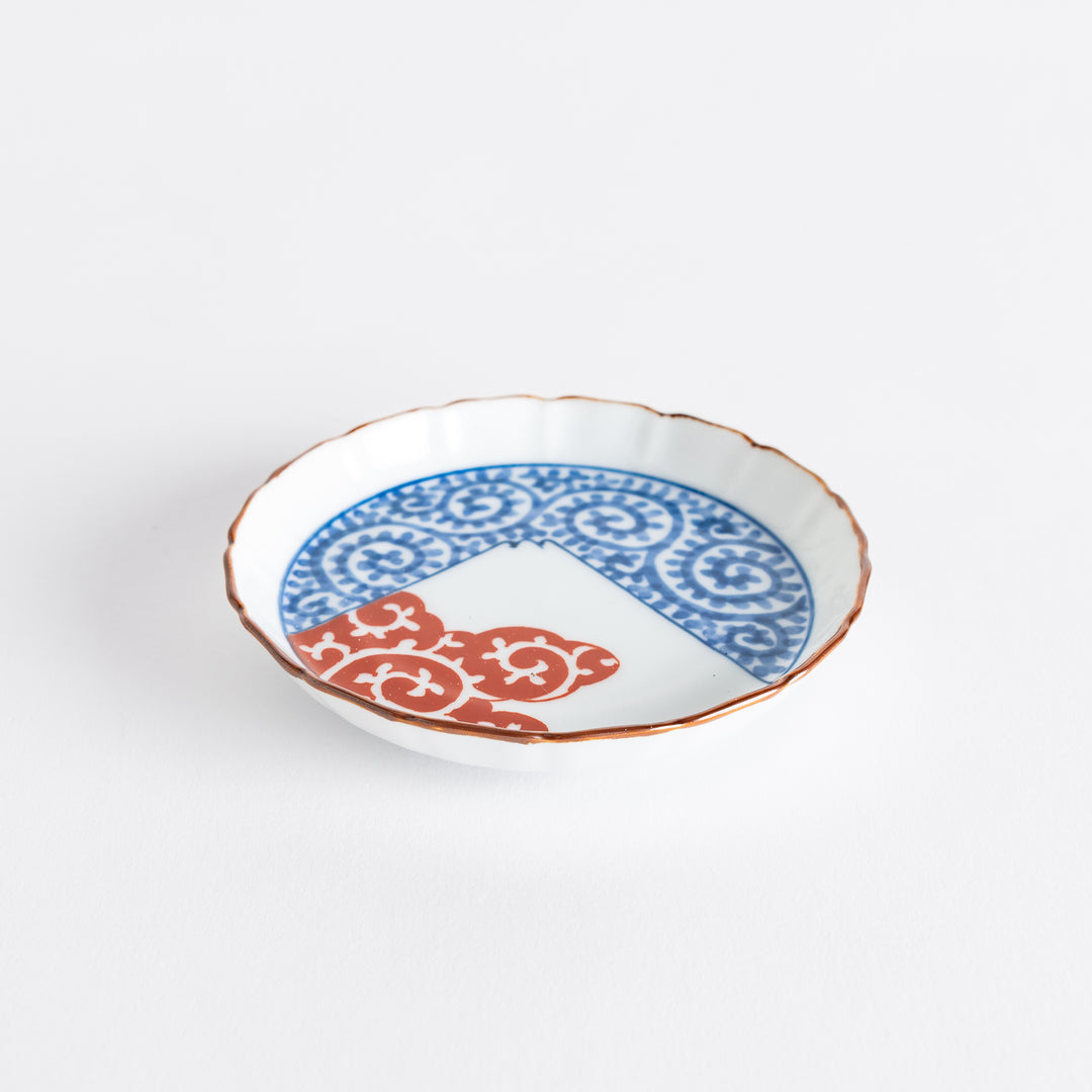 This raised rim sauce dish features a blue swirl pattern and red clouds, depicting Mount Fuji in a traditional and stylish design.