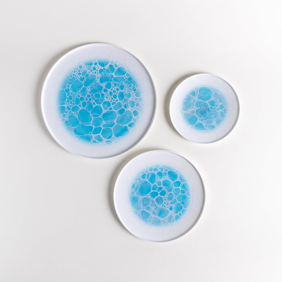 Bubble Three-Piece Plate Set, featuring three plates adorned with a playful bubble design in soothing blue tones, creating a refreshing and modern aesthetic.