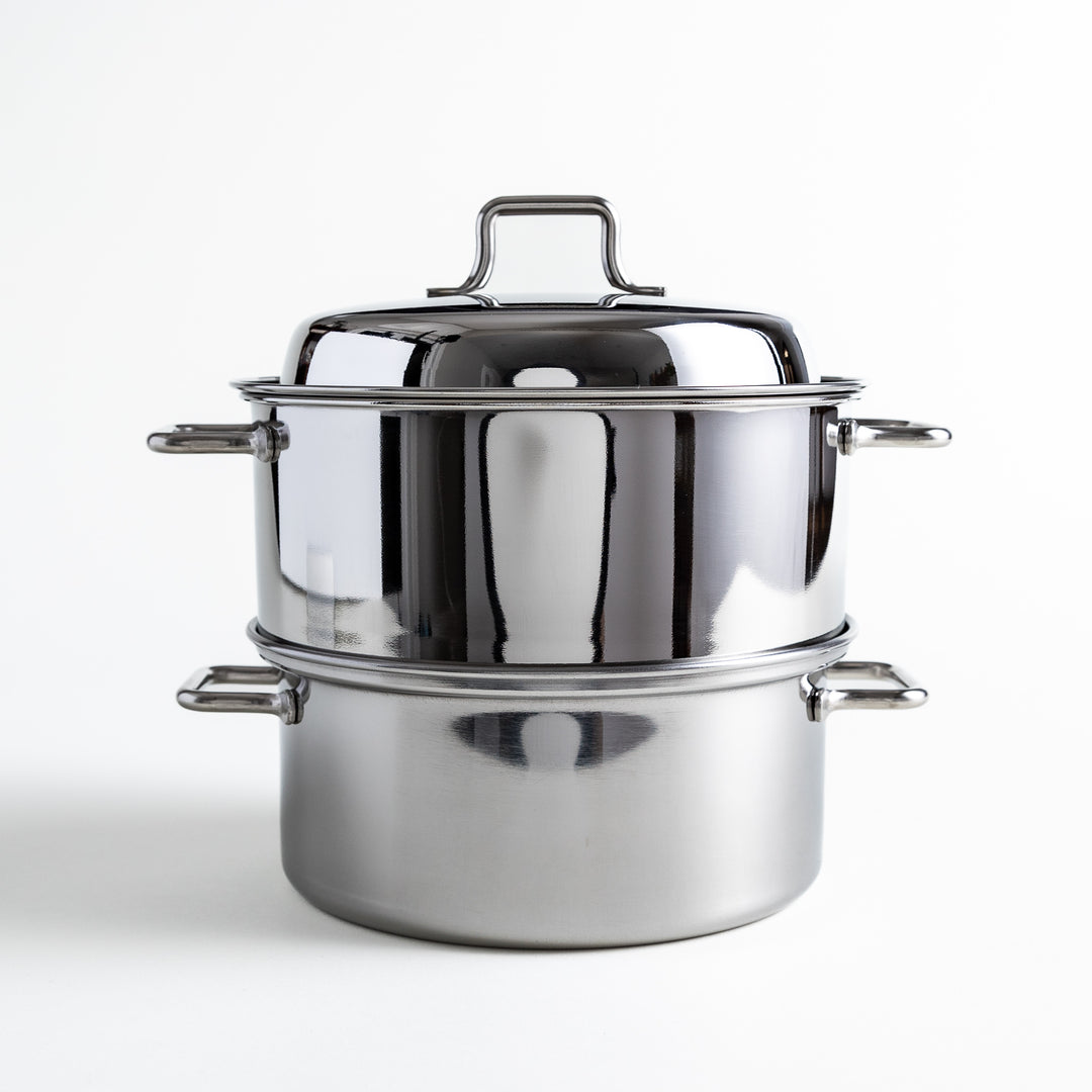 Compact stainless steel steamer with a sleek mirrored lid, featuring a sturdy handle for easy lifting and an elegant finish.