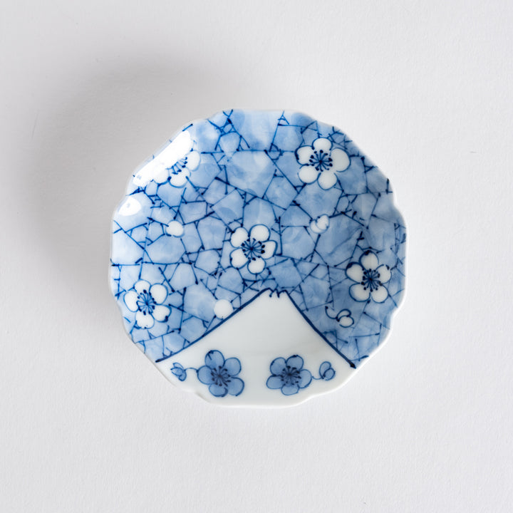 Round dish with a blue floral design featuring a stylized depiction of Mount Fuji against a light background.