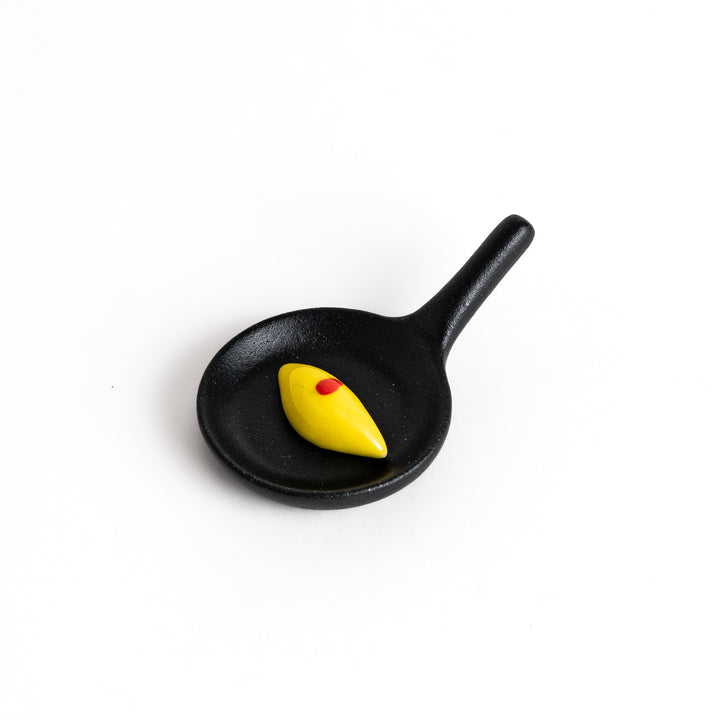 Playful chopstick rest shaped like a miniature frying pan with a Japanese omelette rice, adding a fun and whimsical touch to any meal.