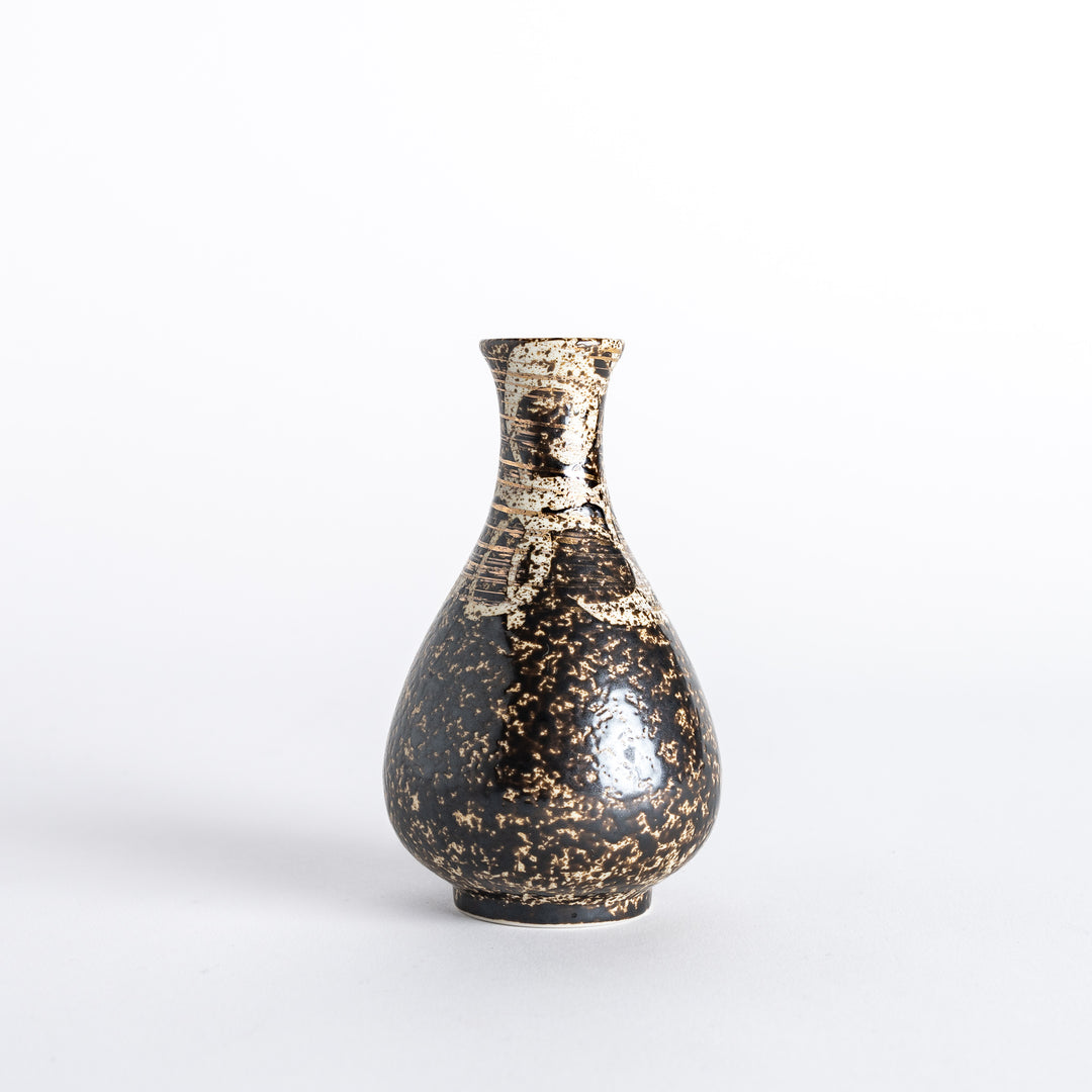 Gold rustic finish sake flask with a unique teardrop shape, featuring a textured surface with intricate patterns.