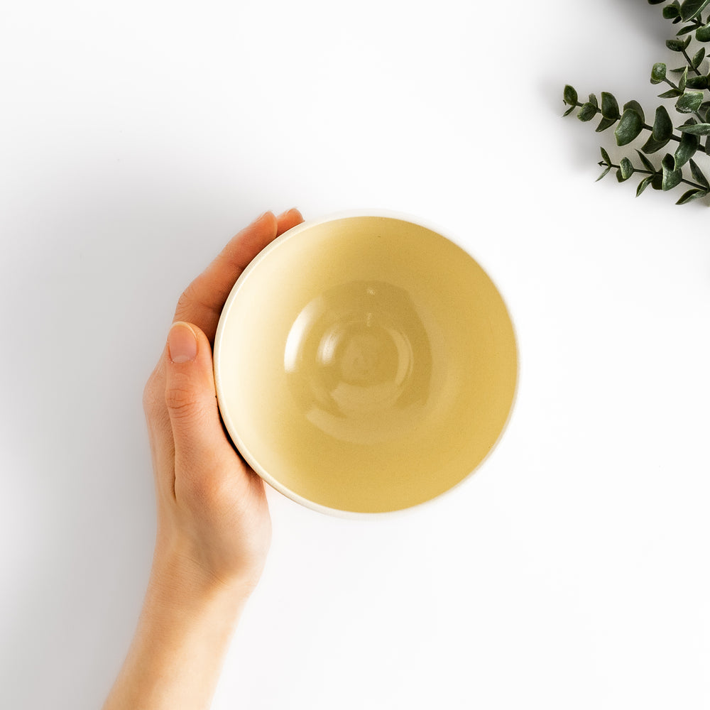 Elegant Matcha Bowl featuring a scenic design of Mount Fuji and flying cranes, accented with gold details for a luxurious tea experience.