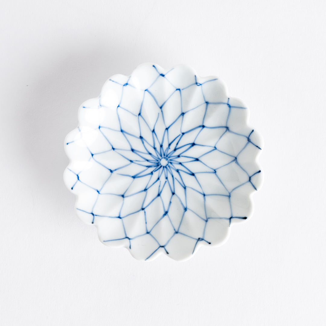 White sauce dish with a blue chrysanthemum mesh pattern and scalloped edges.