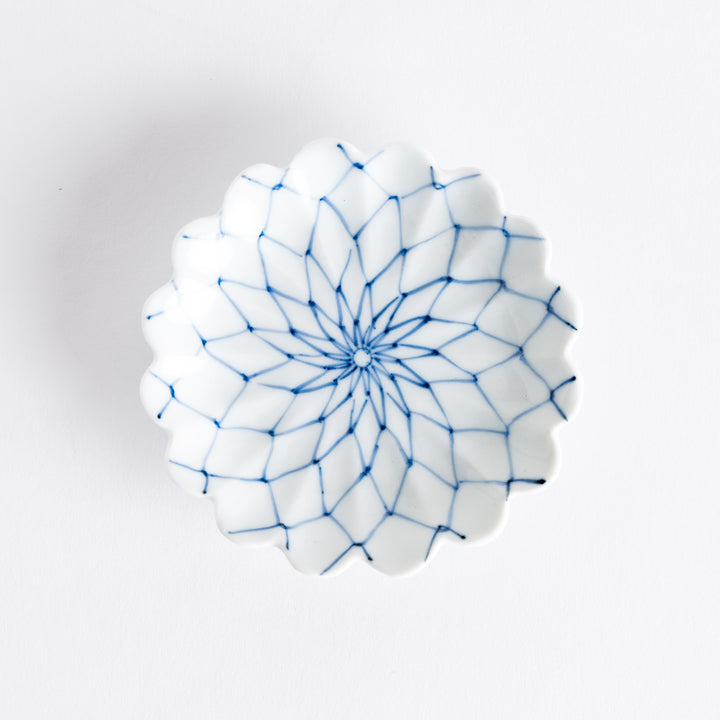 White sauce dish with a blue chrysanthemum mesh pattern and scalloped edges.