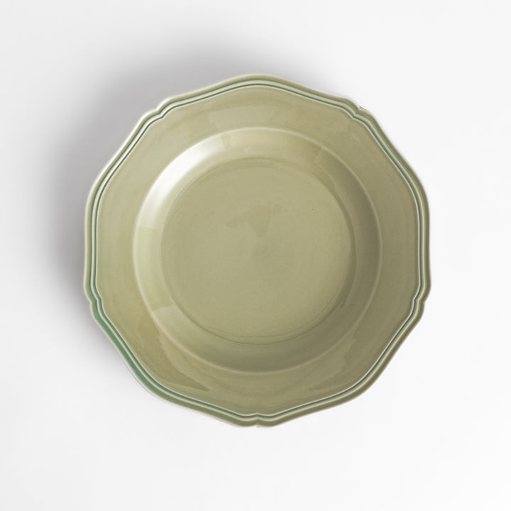 Pretty green dinner plate with a delicate scalloped edge, ideal for showcasing your culinary creations.