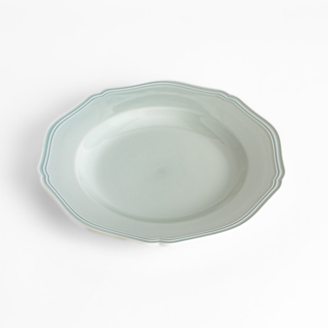 Pretty white dinner plate with a delicate scalloped edge, ideal for showcasing your culinary creations.