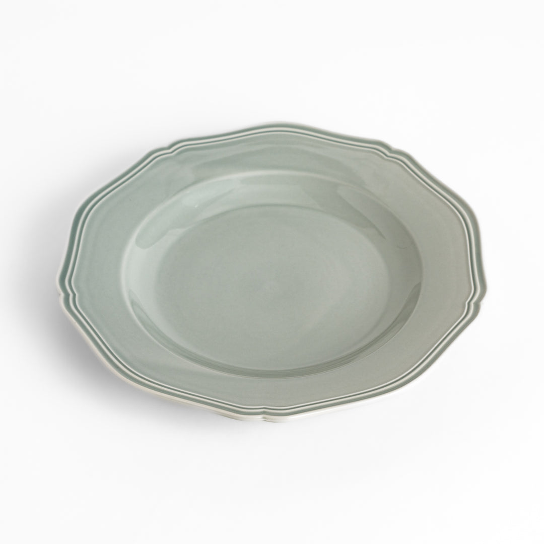 Pretty gray dinner plate with a delicate scalloped edge, ideal for showcasing your culinary creations.