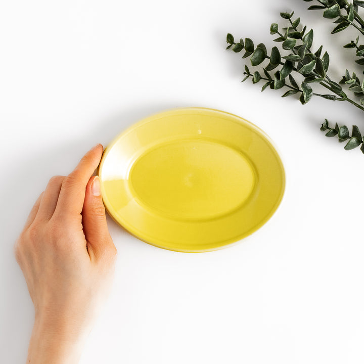 Durable and elegant yellow ceramic dessert plate, adding a pop of sunshine to your table setting.