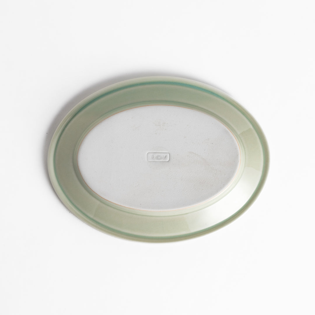 Durable and elegant green ceramic dessert plate, bringing a fresh touch to your table setting.