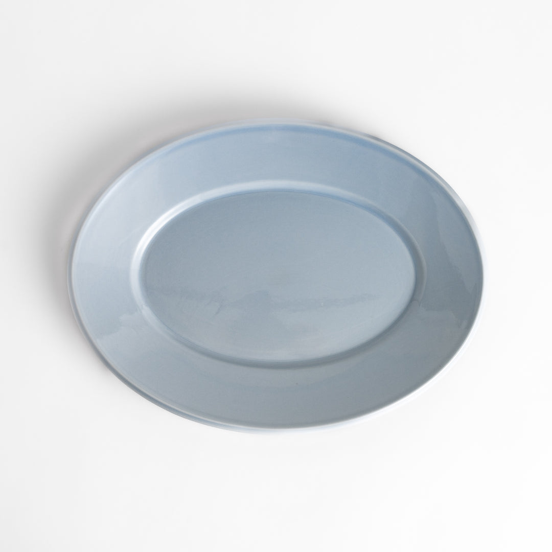 Durable and elegant blue ceramic dinner plate, adding a pop of color to your table setting.