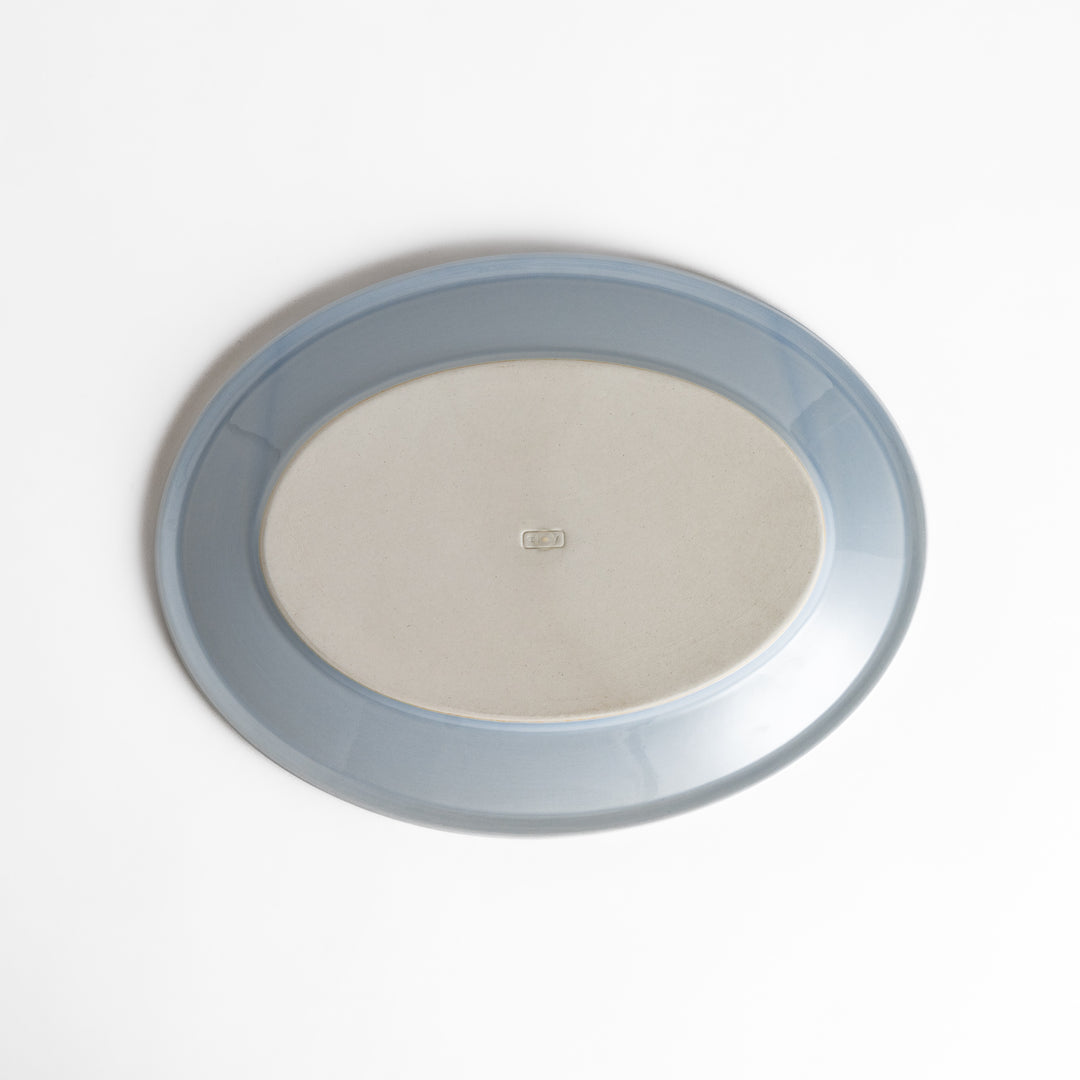 Durable and elegant blue ceramic dinner plate, adding a pop of color to your table setting.