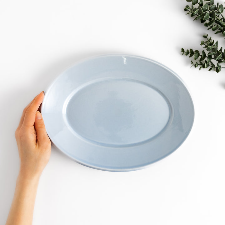 Durable and elegant blue ceramic dinner plate, adding a pop of color to your table setting.