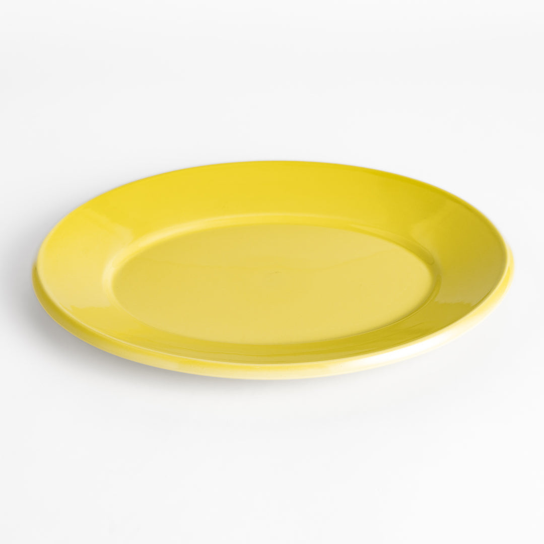 Durable and elegant yellow ceramic dinner plate, adding a pop of sunshine to your table setting.