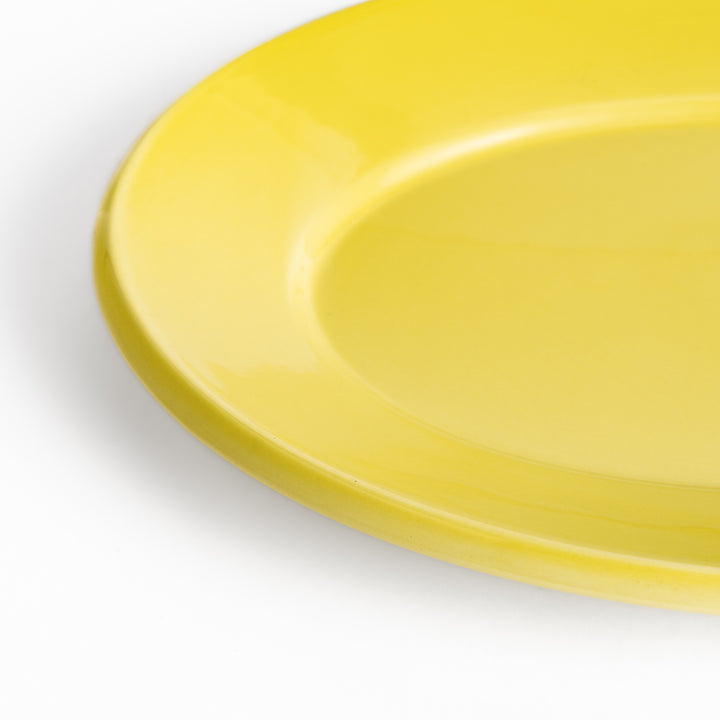 Durable and elegant yellow ceramic dinner plate, adding a pop of sunshine to your table setting.