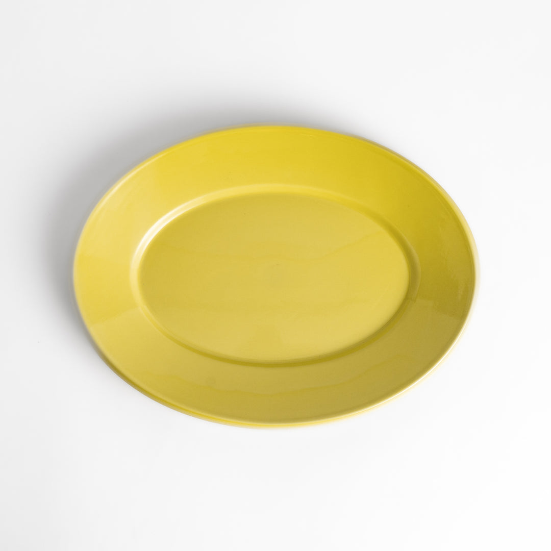 Durable and elegant yellow ceramic dinner plate, adding a pop of sunshine to your table setting.