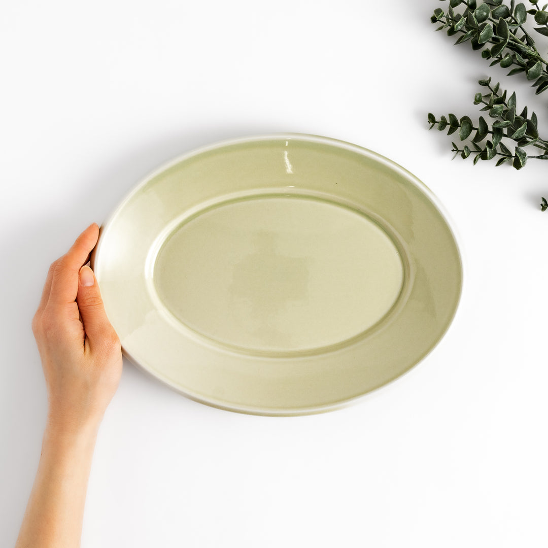 Durable and elegant green ceramic dinner plate, bringing a fresh touch to your table setting.