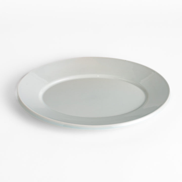 Durable and elegant white ceramic dinner plate, a classic and versatile addition to any table.