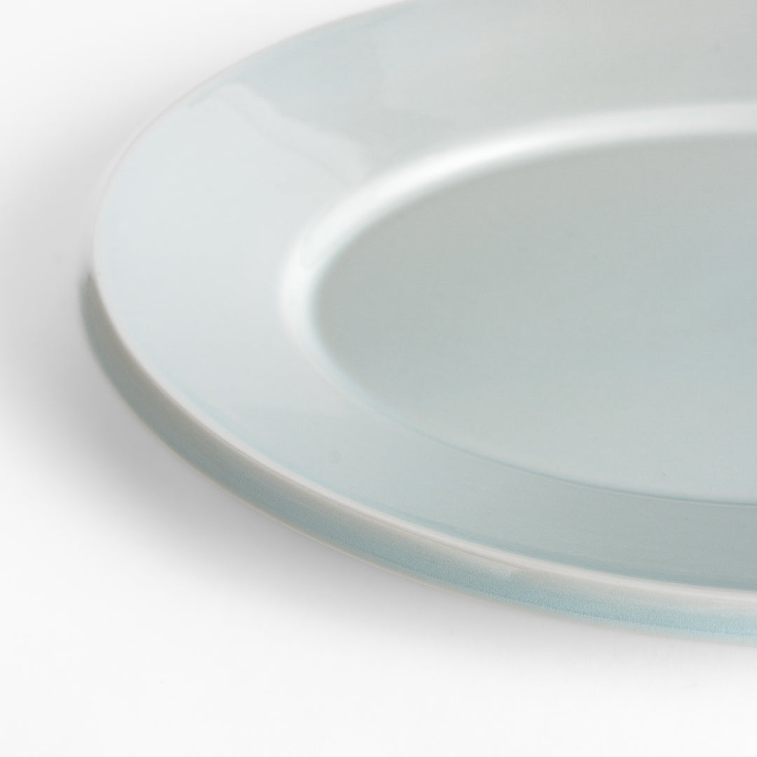 Durable and elegant white ceramic dinner plate, a classic and versatile addition to any table.