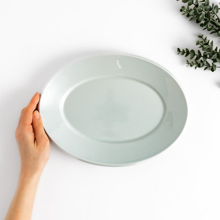 Durable and elegant white ceramic dinner plate, a classic and versatile addition to any table.