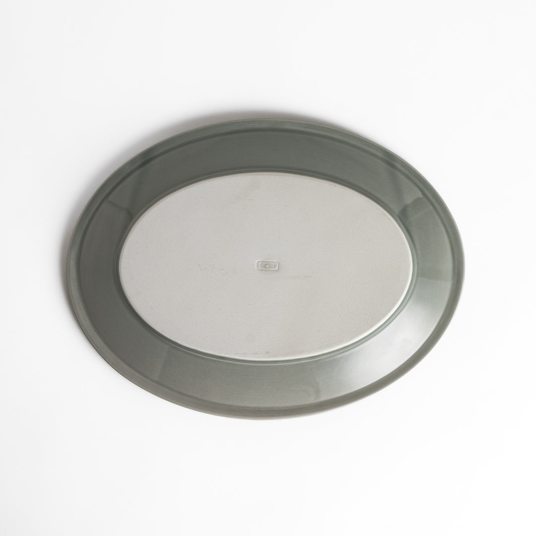 Durable and elegant gray ceramic dinner plate, offering a modern and sophisticated touch to your dining.