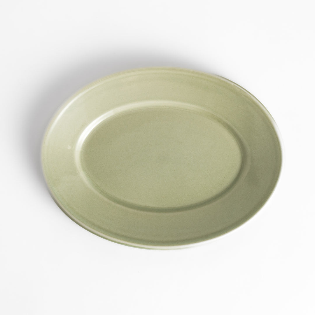 Durable and elegant green ceramic salade plate, bringing a fresh touch to your table setting.