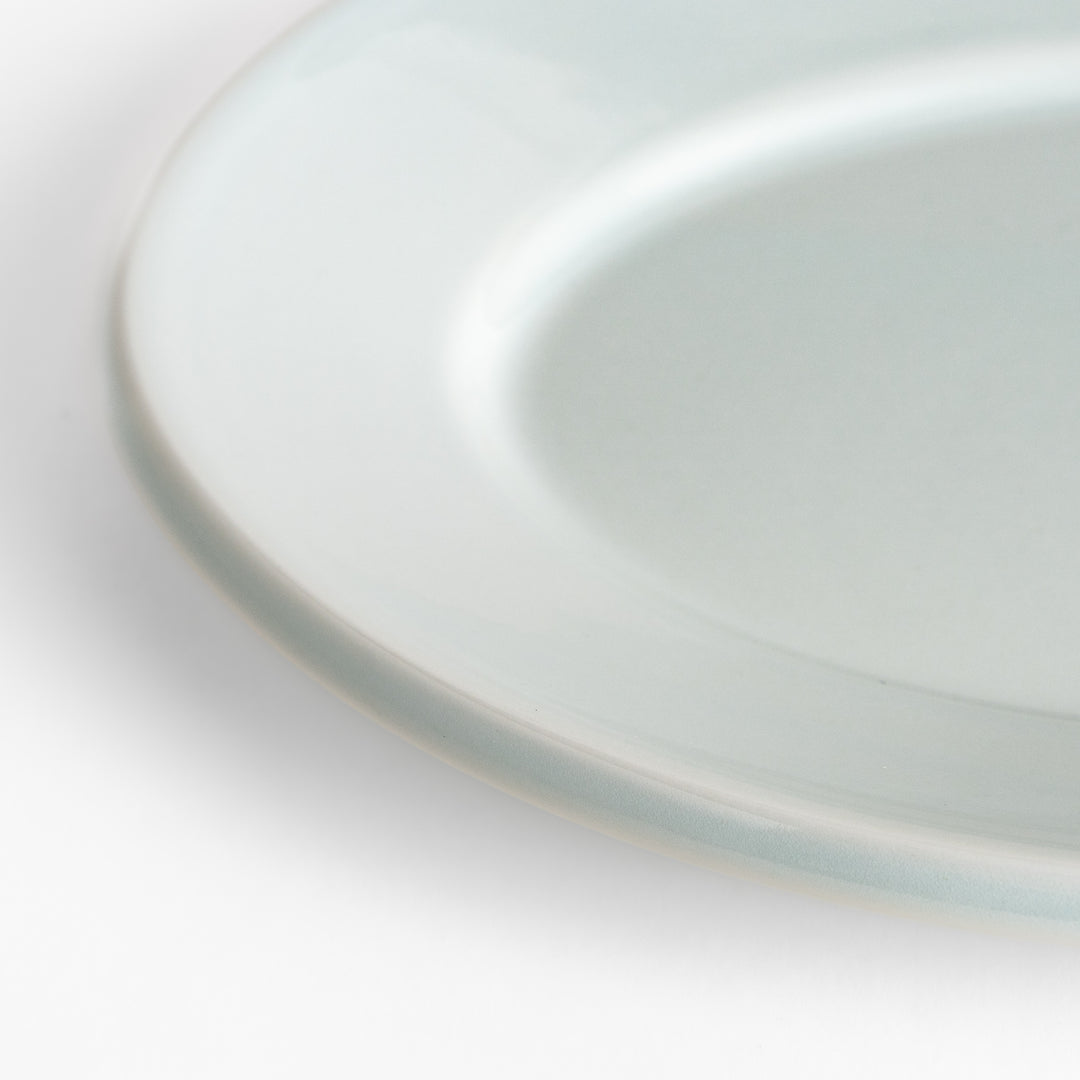 Durable and elegant white ceramic salade plate, a classic and versatile addition to any table.