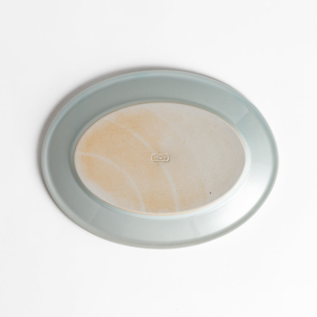 Durable and elegant white ceramic salade plate, a classic and versatile addition to any table.