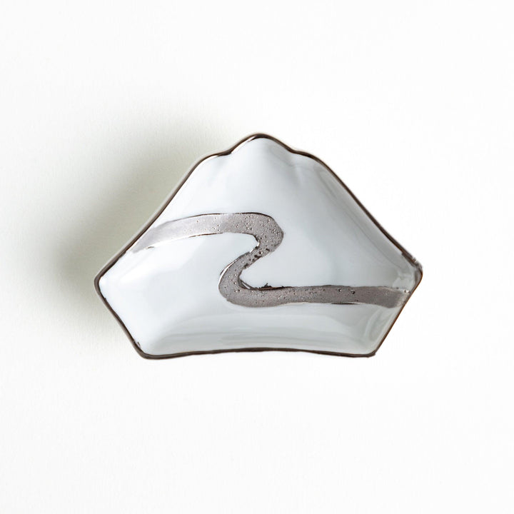 Mt. Fuji-shaped plate with a silver wave pattern on a white background.