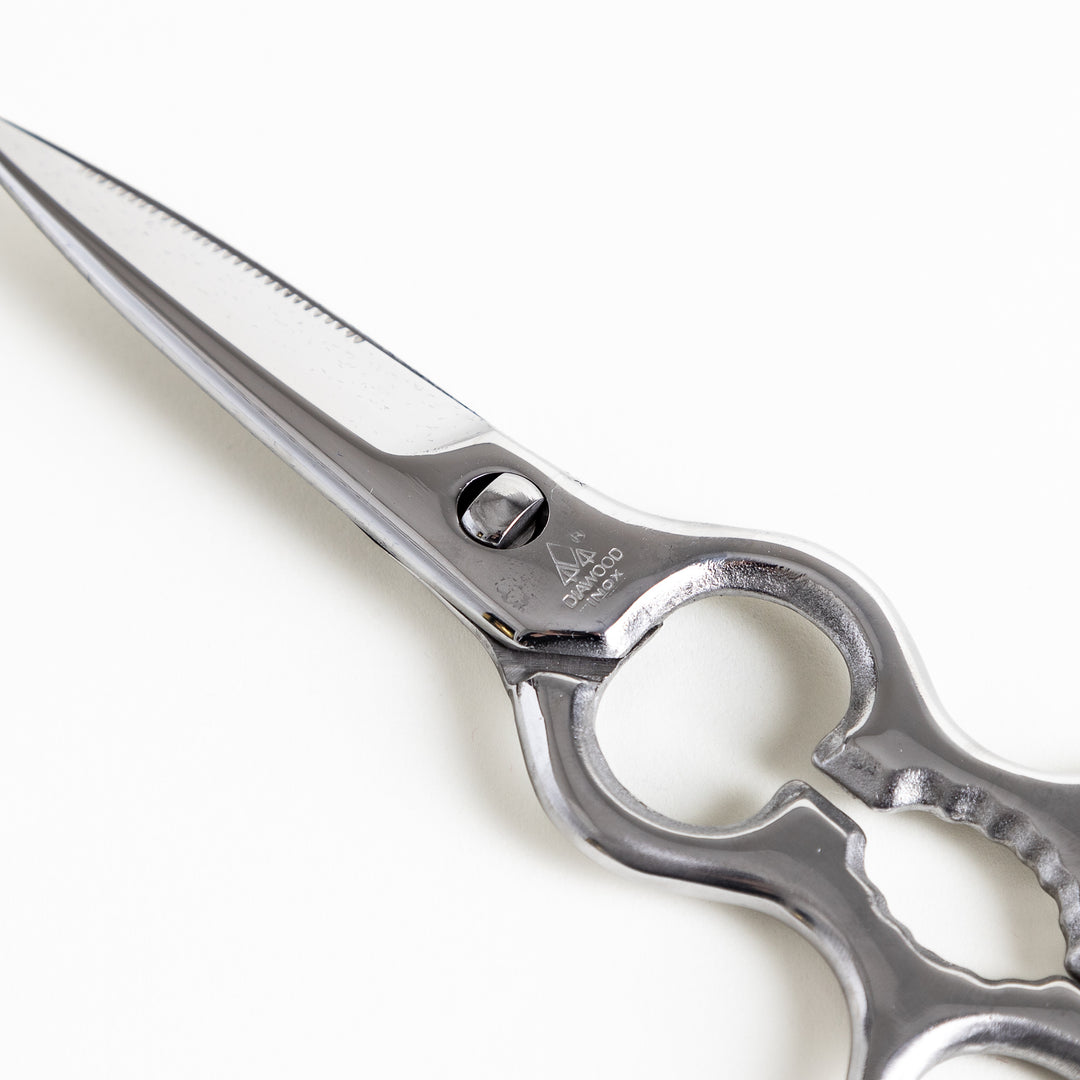 Close-up of the center joint on kitchen shears, highlighting the pull-apart design and seamless construction for easy cleaning.