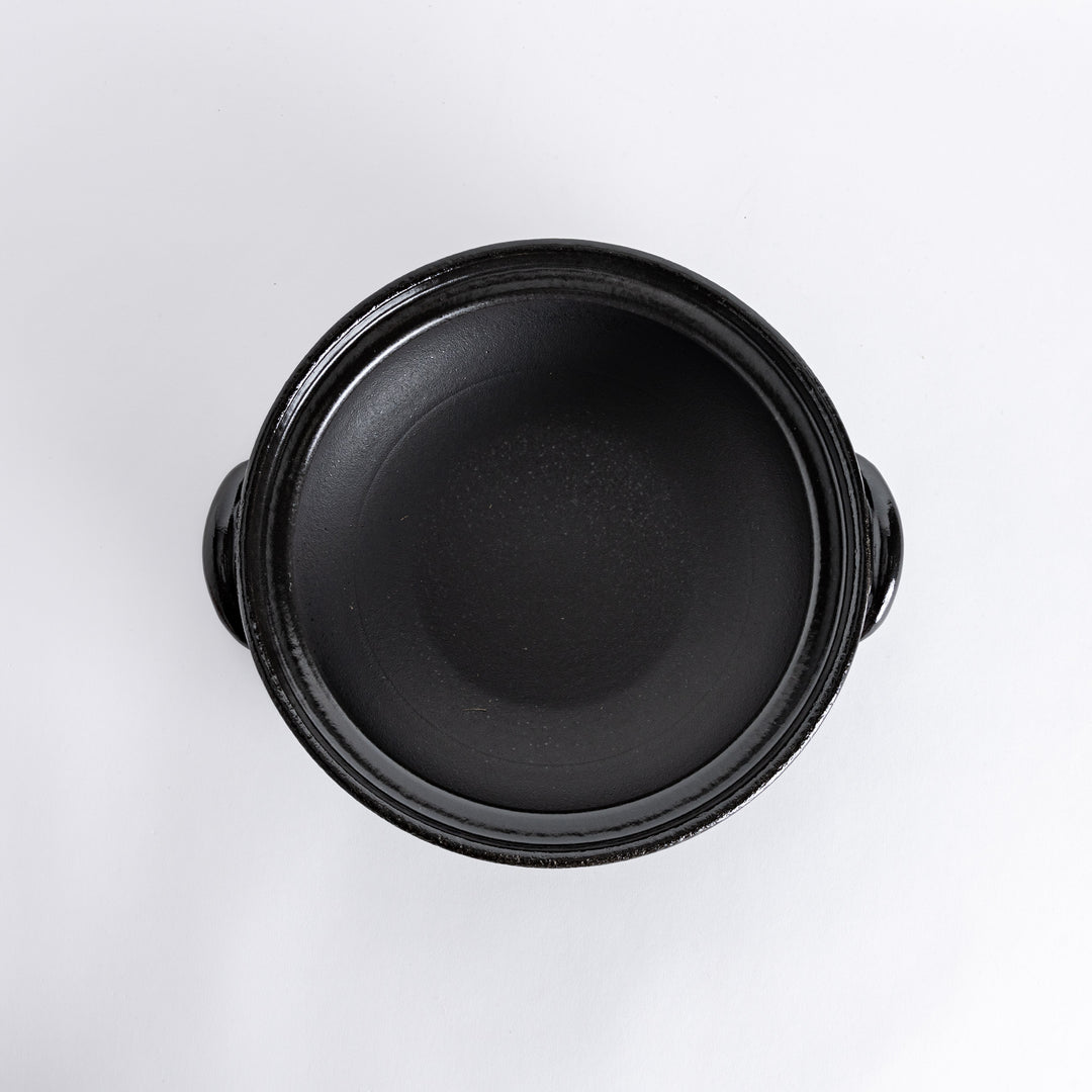 Inner view of the donabe lid’s center, with intricate floral accents, adding charm and detail to your cooking routine.