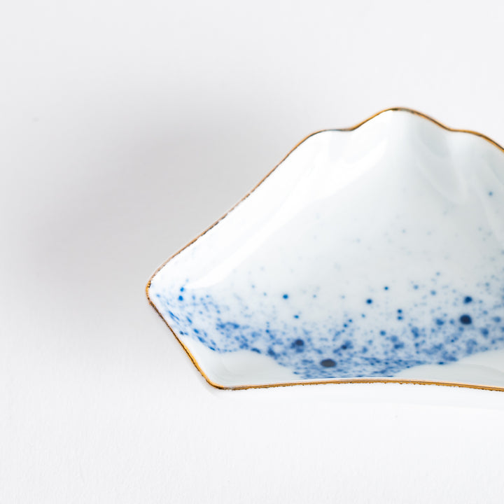 Close-up of the Mount Fuji-shaped mini sauce dish, showcasing the intricate gold edges and beautiful blue ink spray detailing.