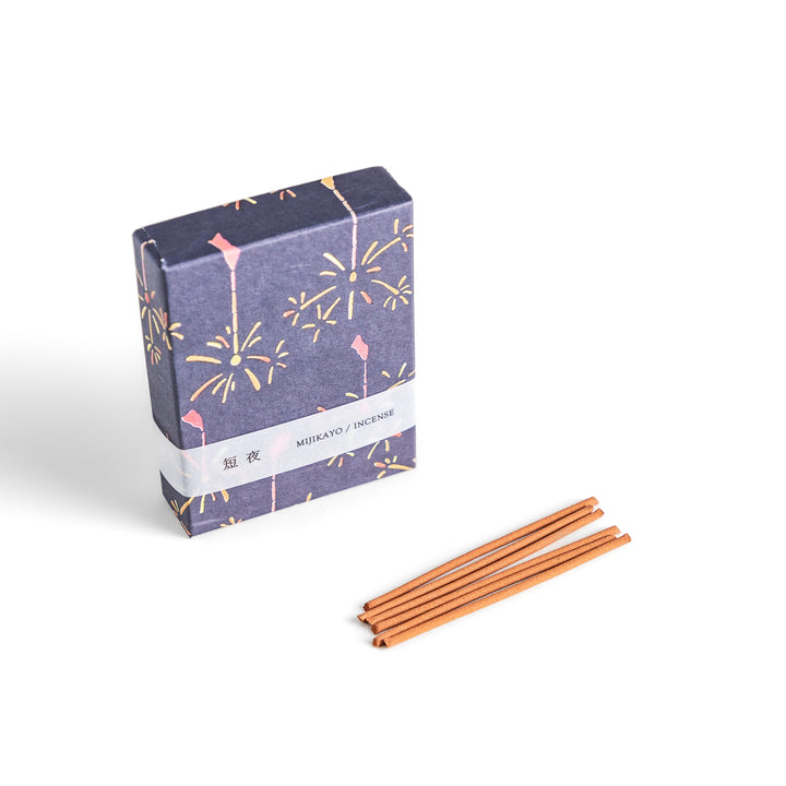 Incense featuring warm brown sticks in a box decorated with a dark blue background and delicate fireworks, evoking a nostalgic summer night atmosphere with a soothing aroma.