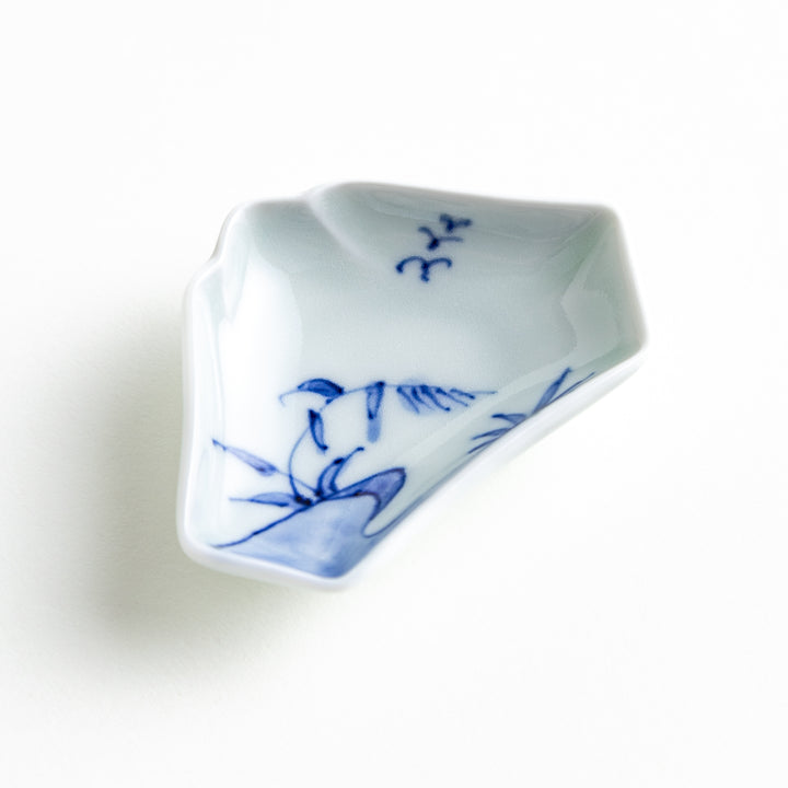 Mt. Fuji-shaped plate with a blue landscape design.