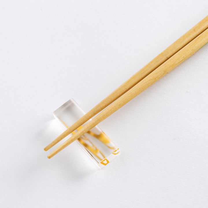 Chopstick rests with a marble-like pattern in shades of white and beige.