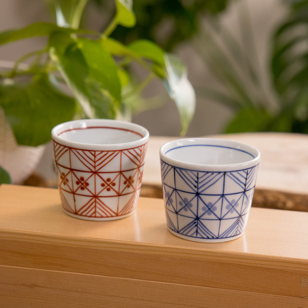 Elegant small bowls in red and blue with a refined Matsu bamboo plum pattern. Ideal for serving sauces or snacks with style.