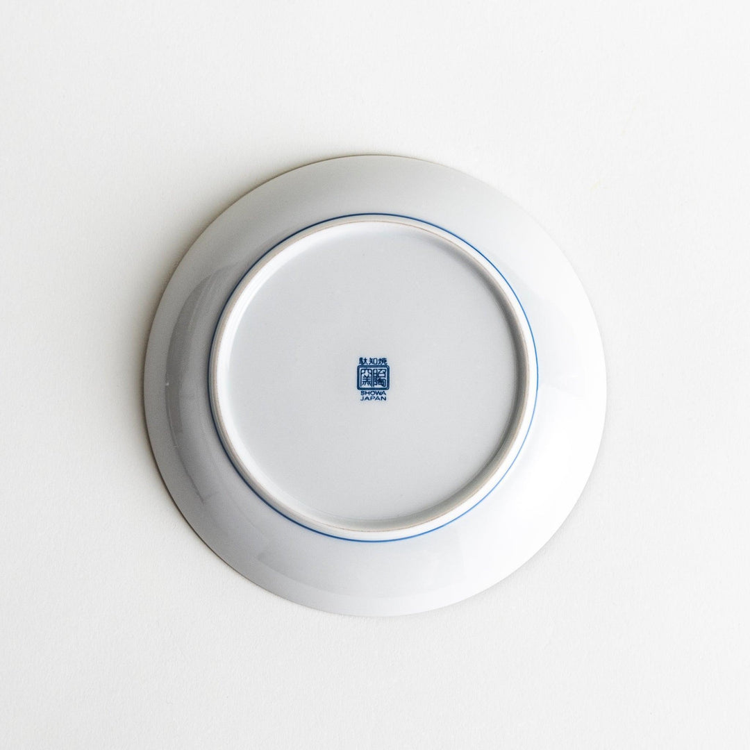 A round plate featuring the famous "Great Wave" artwork in blue on a white background.