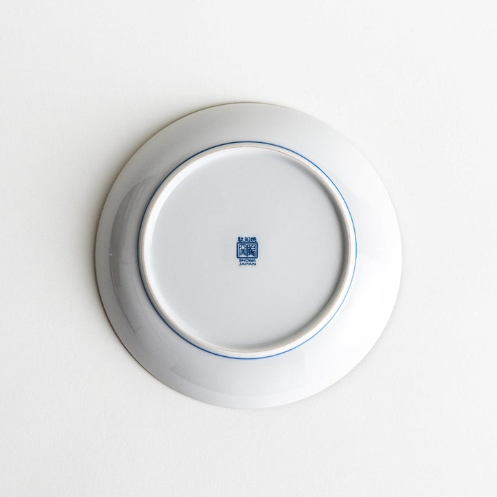 A round plate featuring the famous "Great Wave" artwork in blue on a white background.