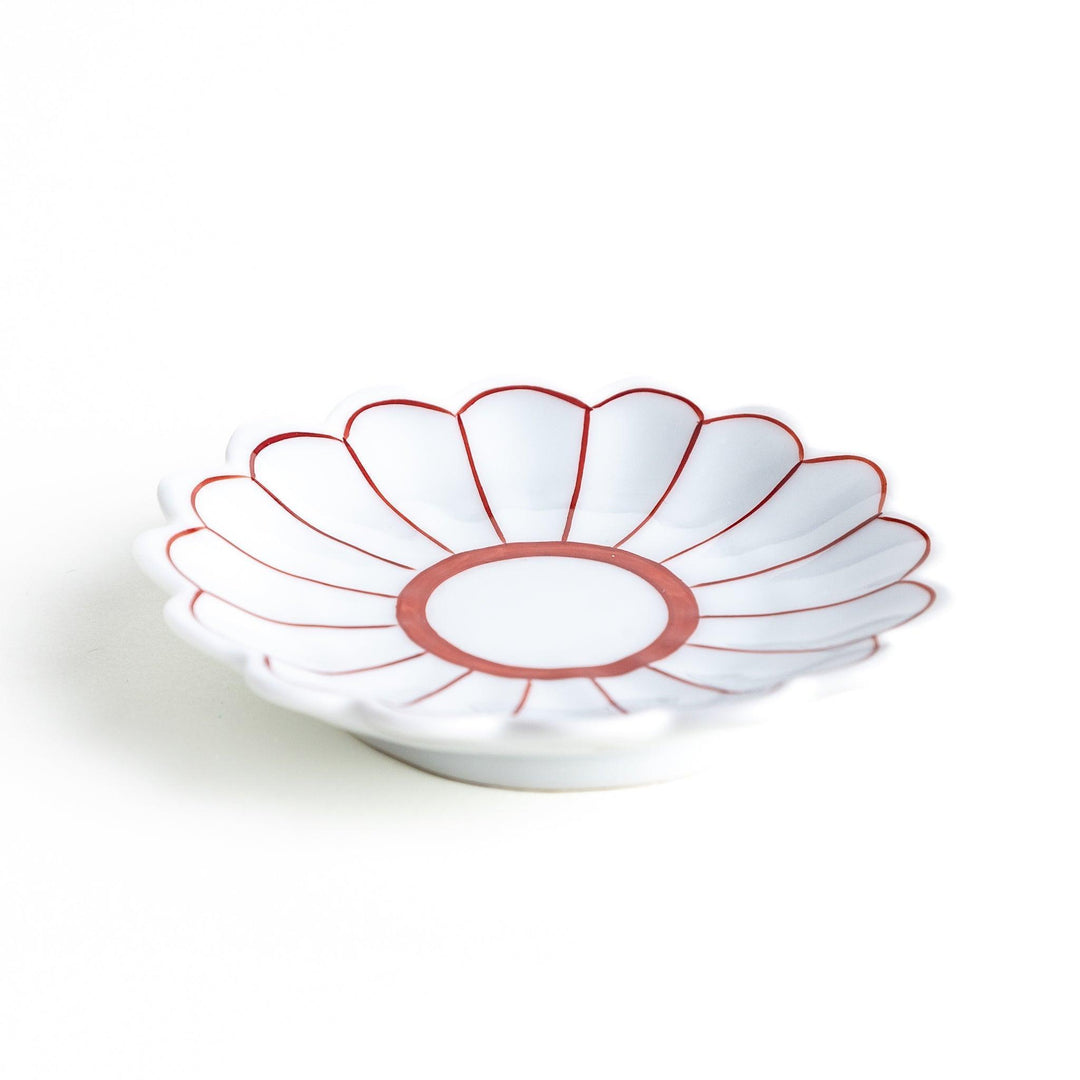 Small sauce dishes with petal-like edges, available in red or blue.