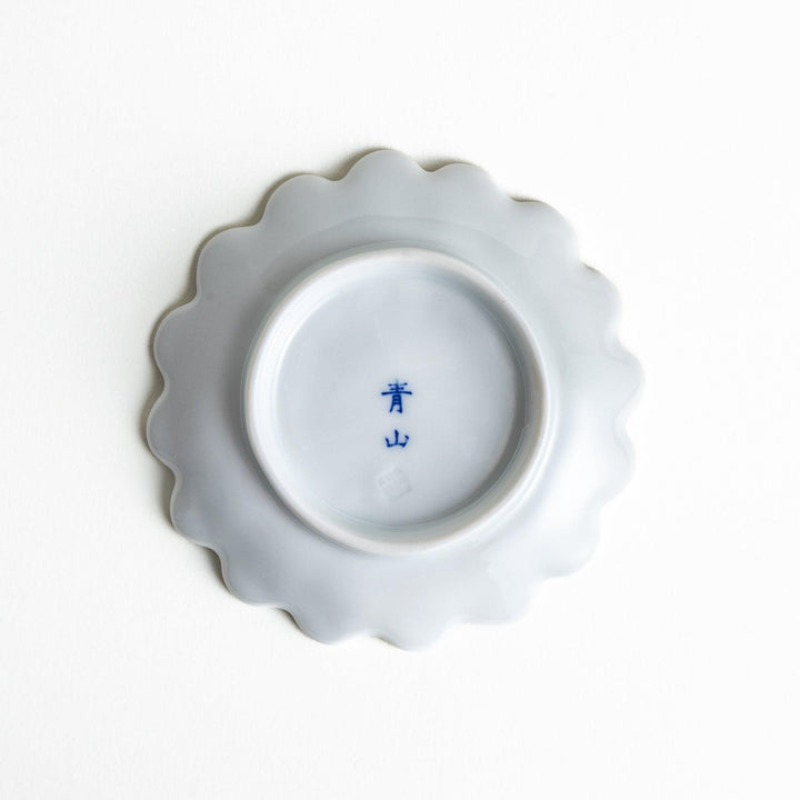 Small sauce dishes with petal-like edges, available in red or blue.