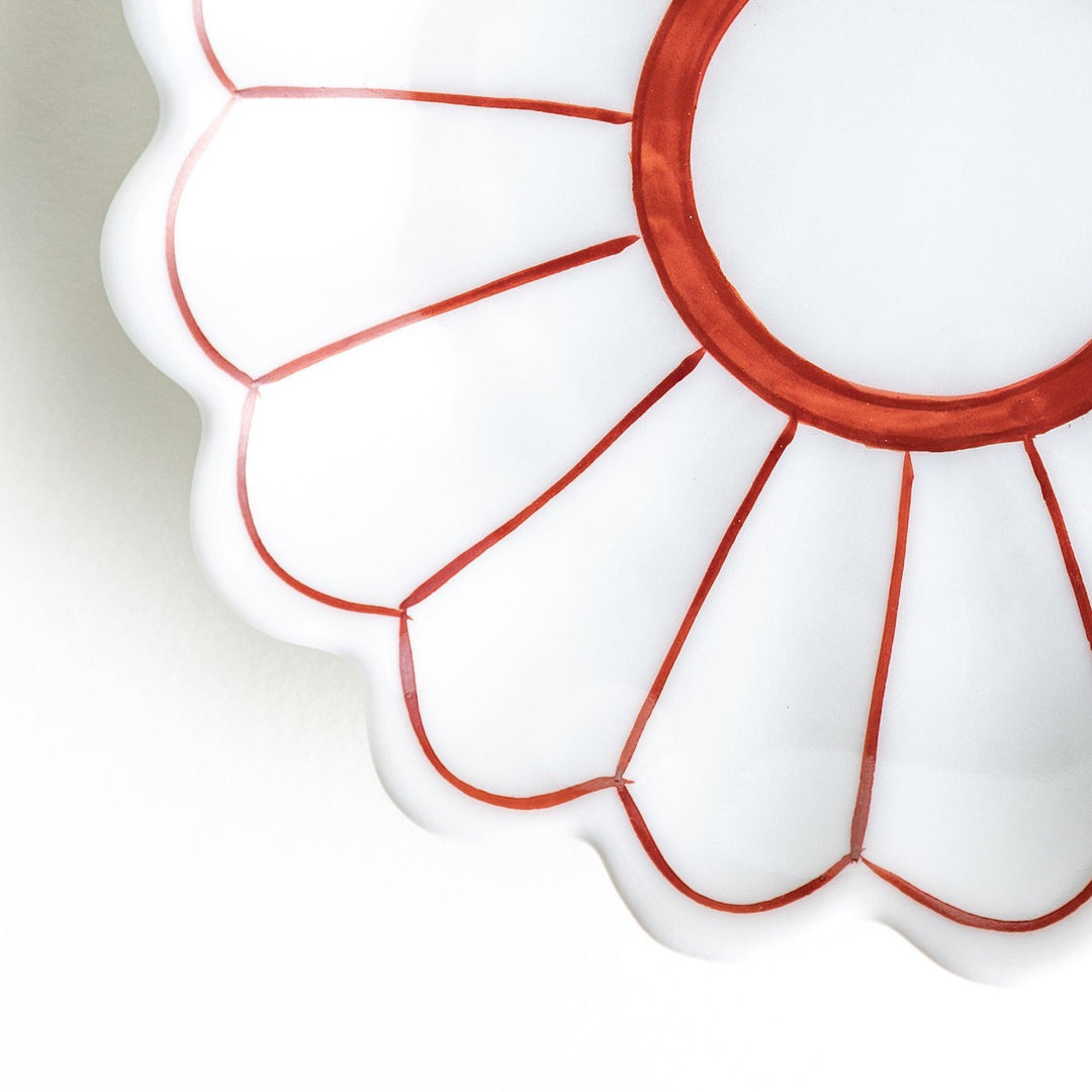 Small sauce dishes with petal-like edges, available in red or blue.