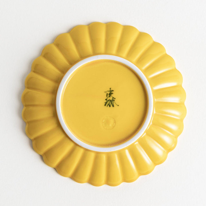 Small sauce dish in various colors (white, green, yellow) with scalloped edges.