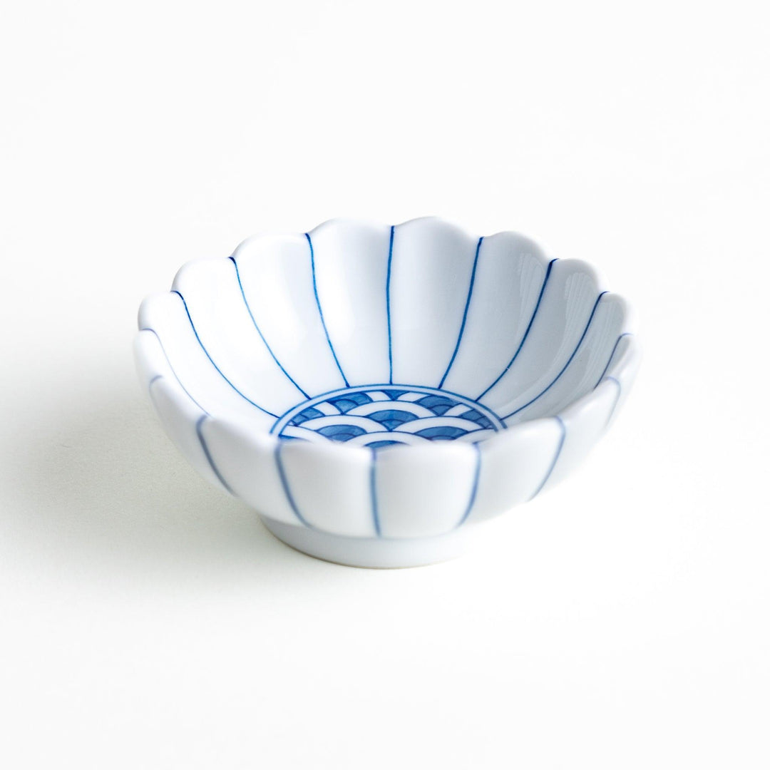 Small dessert bowls with scalloped edges, featuring a colorful inner pattern. Available in red or blue.