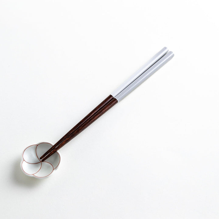 Chopsticks in different colors—white, yellow, olive green, navy blue, and dark brown—with wooden lower halves.