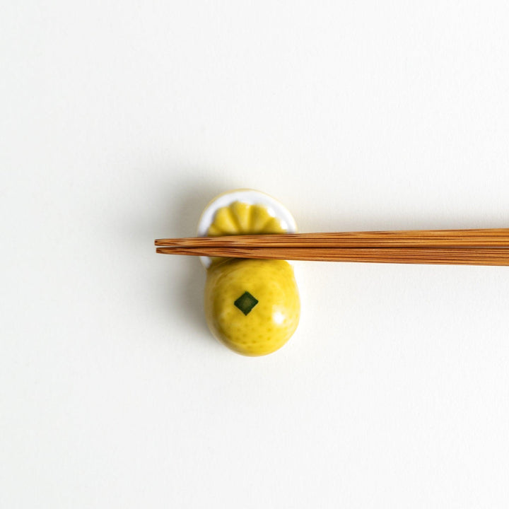 Ceramic chopstick rests shaped like half-cut lemon