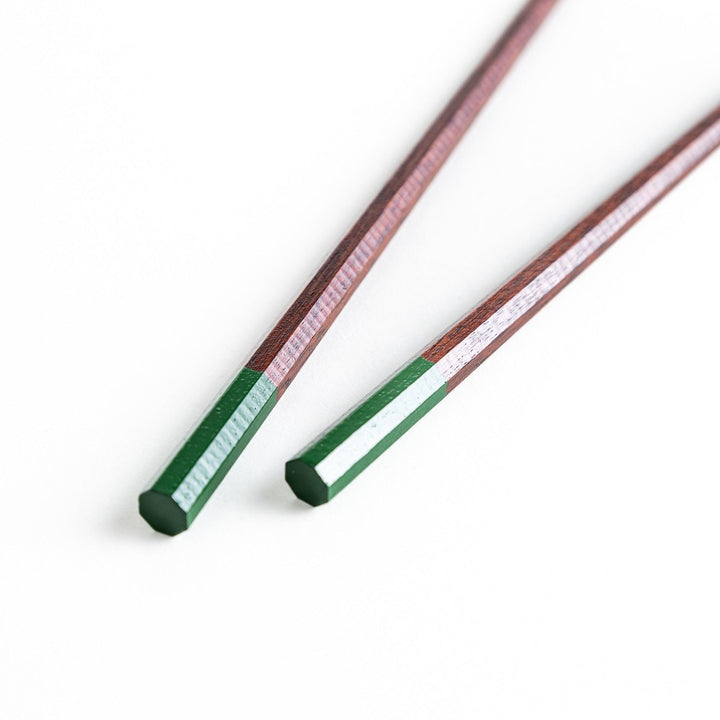 A pair of lacquered chopsticks with octagonal shape and minimalistic design for a sleek and functional dining tool. Available in green or red.