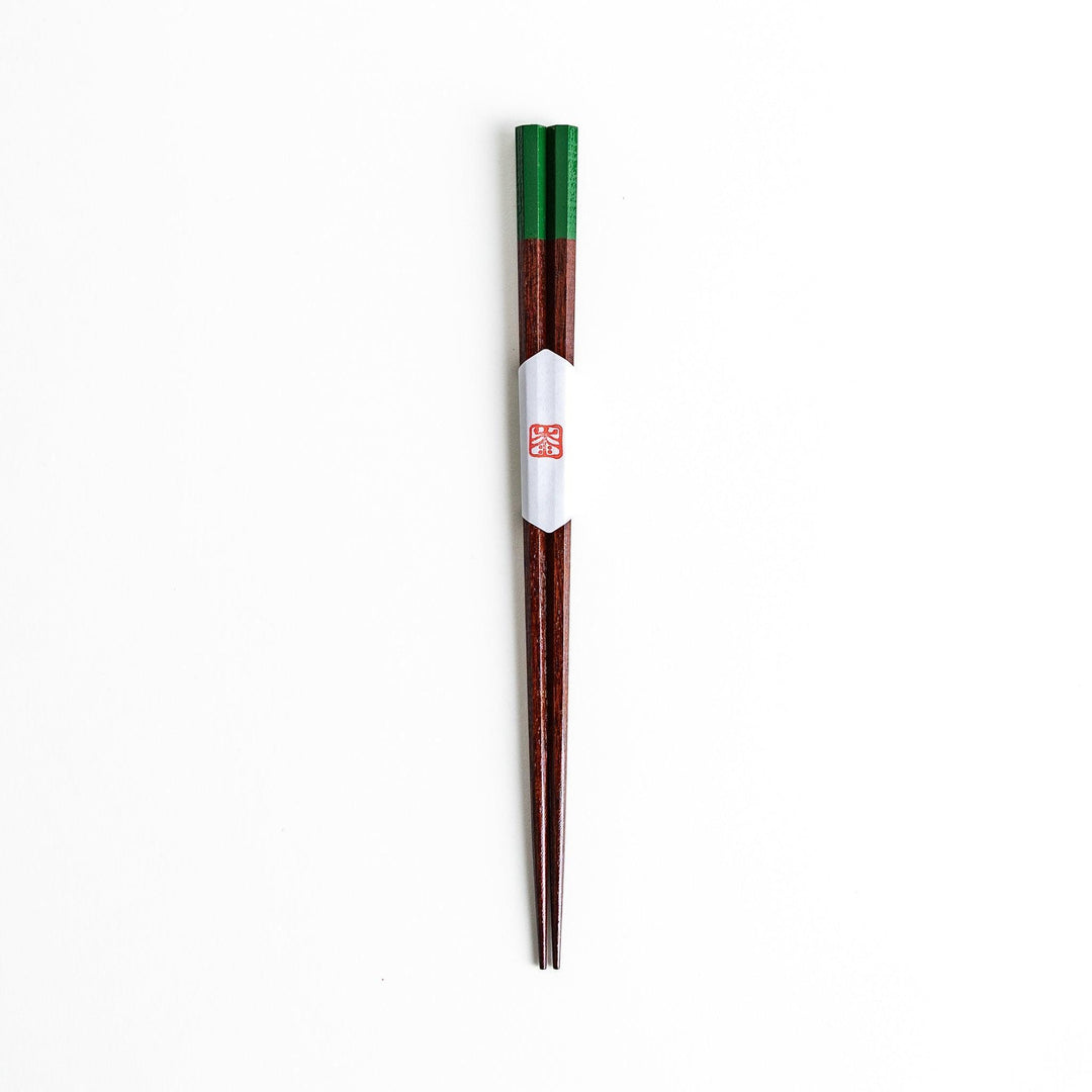 A pair of lacquered chopsticks with octagonal shape and minimalistic design for a sleek and functional dining tool. Available in green or red.