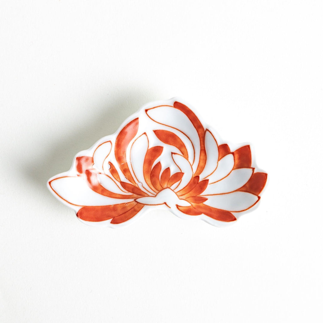 Orange chrysanthemum-shaped plate with gold outlining
