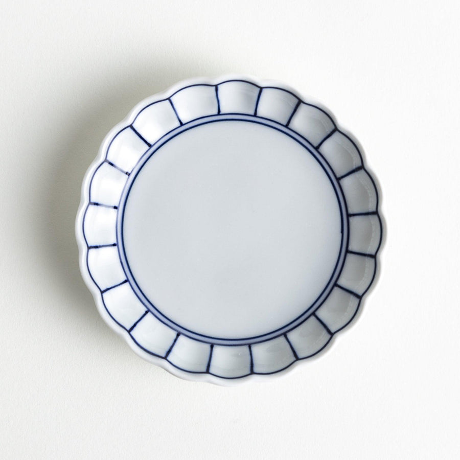 White sauce dish with scalloped edges, outlined in a thin blue or red line.